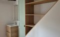 Aménagement de placards et espace lavabo dans chaque chambre privée