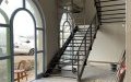 La structure de l'escalier dans l'extension est mis en place