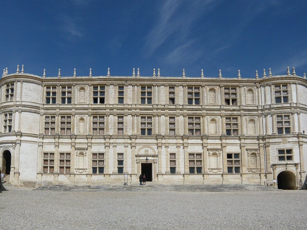 Façade principale du château