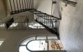 La structure de l'escalier dans l'extension est mis en place