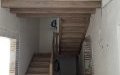 Le nouvel escalier en bois est en place